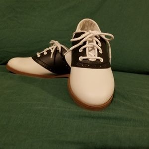 Size 6 girls saddle shoes